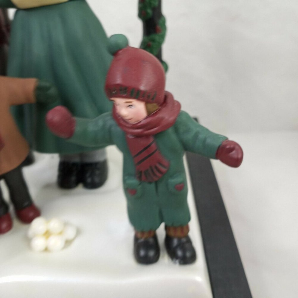 Vintage Christmas Lighted Carolers Musical Holiday Scene Figure 11" - Picture 6 of 9